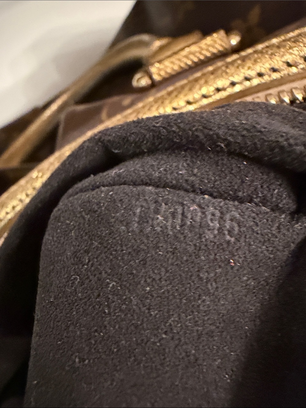 Louis Vuitton Monogram Leopard Stephen Bag - Picture 16 of 16